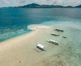 aerial-shot-boats-calm-crystal-clear-ocean-1024x767-273x199